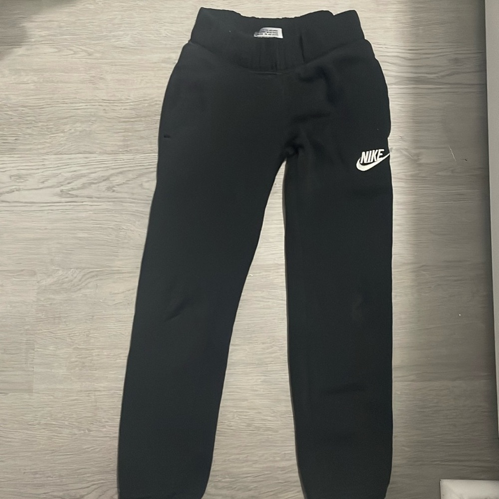 Size 6 unisex Nike sweatpants